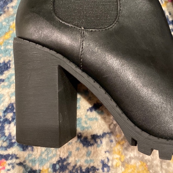 Soda / Black Chunky Heel Boots / Ankle / Lug Sole / Slip On / Round Toe - Picture 6 of 7